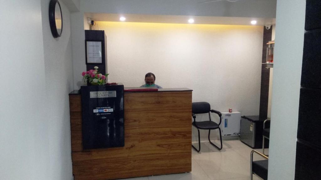 Alankrita Suites & Party Halls มีรัท ภายนอก รูปภาพ