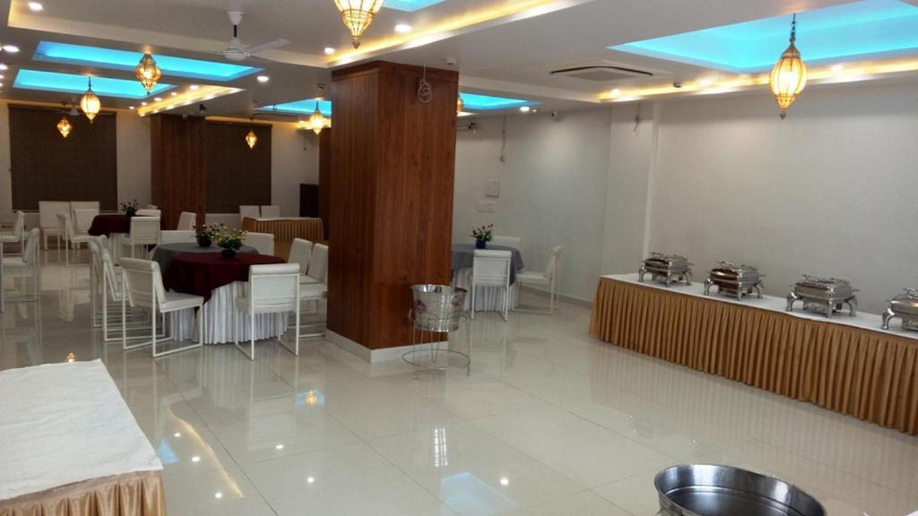 Alankrita Suites & Party Halls มีรัท ภายนอก รูปภาพ