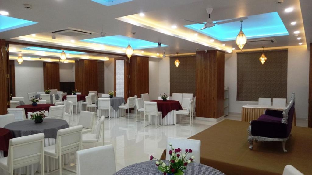 Alankrita Suites & Party Halls มีรัท ภายนอก รูปภาพ