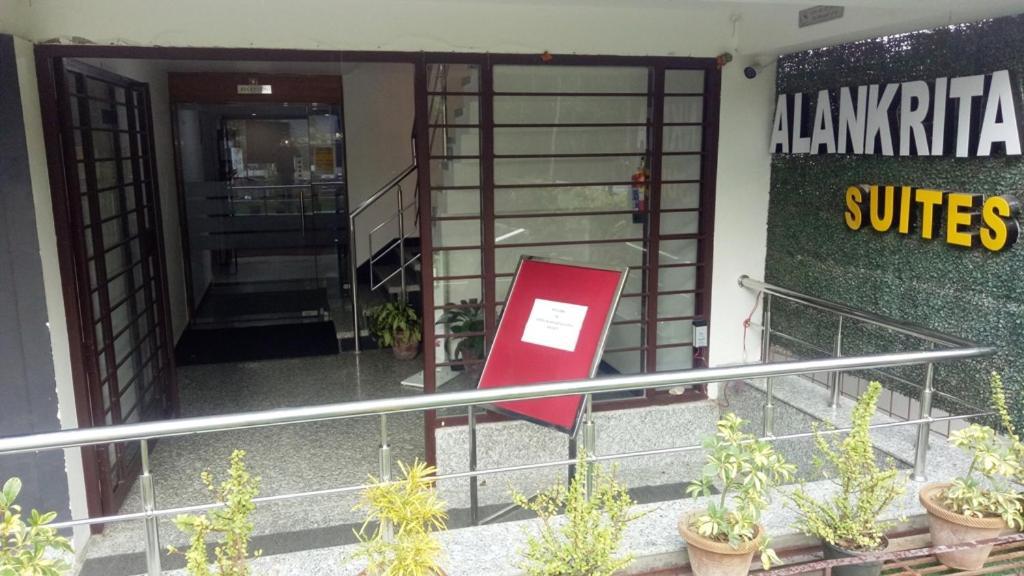 Alankrita Suites & Party Halls มีรัท ภายนอก รูปภาพ