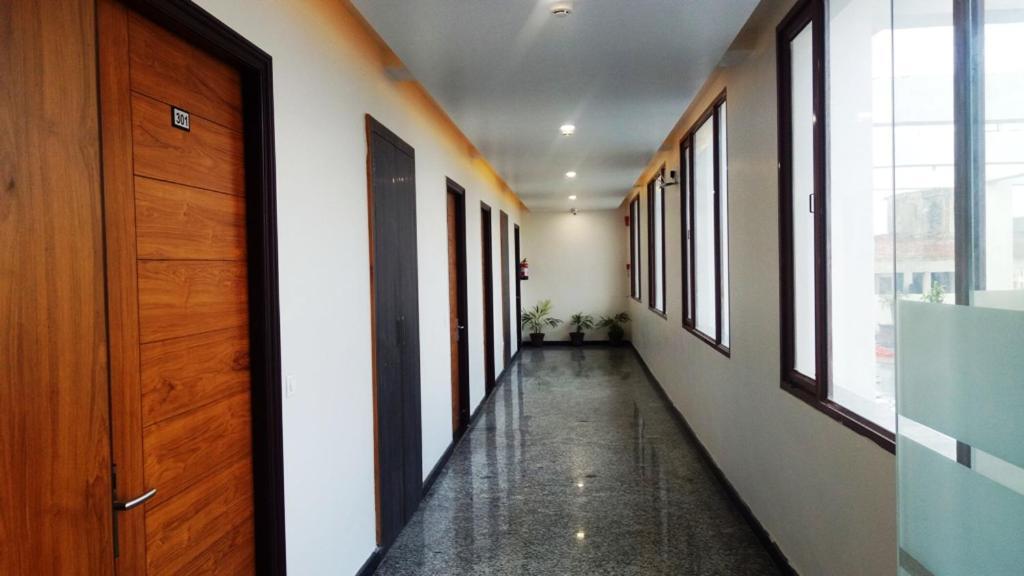 Alankrita Suites & Party Halls มีรัท ภายนอก รูปภาพ