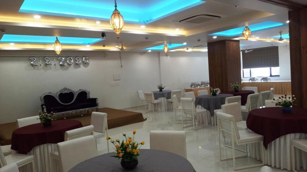 Alankrita Suites & Party Halls มีรัท ภายนอก รูปภาพ