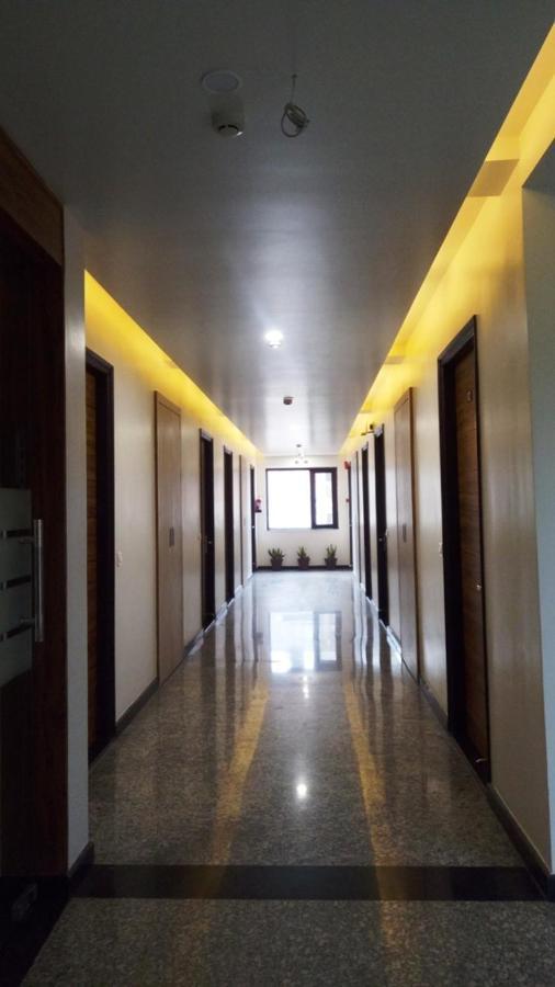 Alankrita Suites & Party Halls มีรัท ภายนอก รูปภาพ