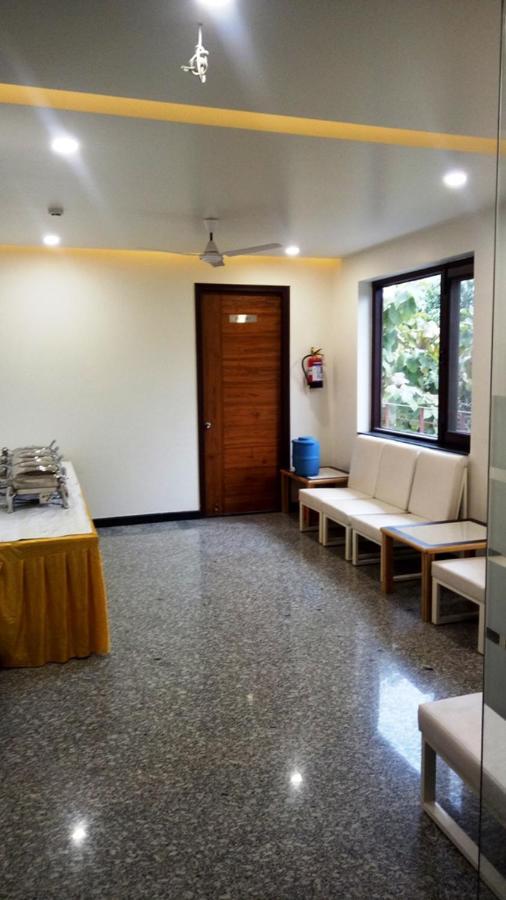 Alankrita Suites & Party Halls มีรัท ภายนอก รูปภาพ