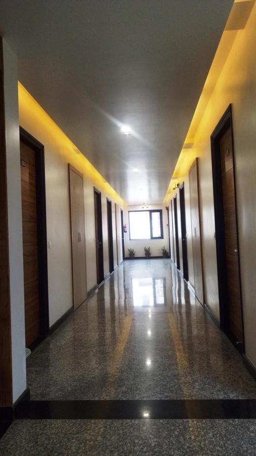 Alankrita Suites & Party Halls มีรัท ภายนอก รูปภาพ
