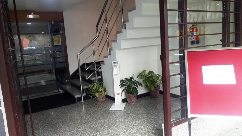 Alankrita Suites & Party Halls มีรัท ภายนอก รูปภาพ