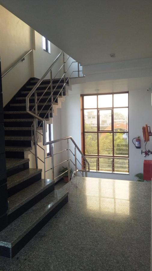Alankrita Suites & Party Halls มีรัท ภายนอก รูปภาพ