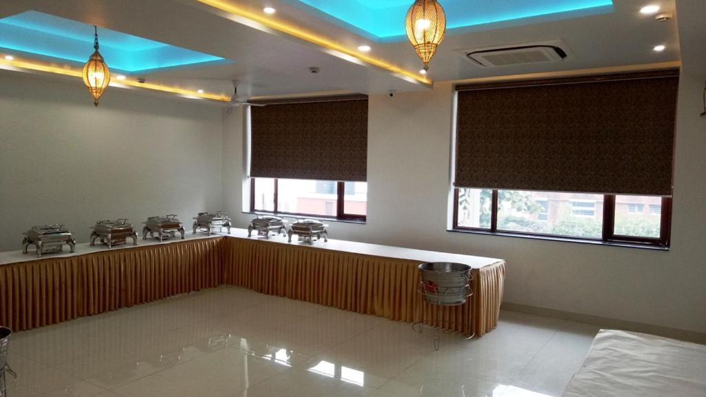 Alankrita Suites & Party Halls มีรัท ภายนอก รูปภาพ