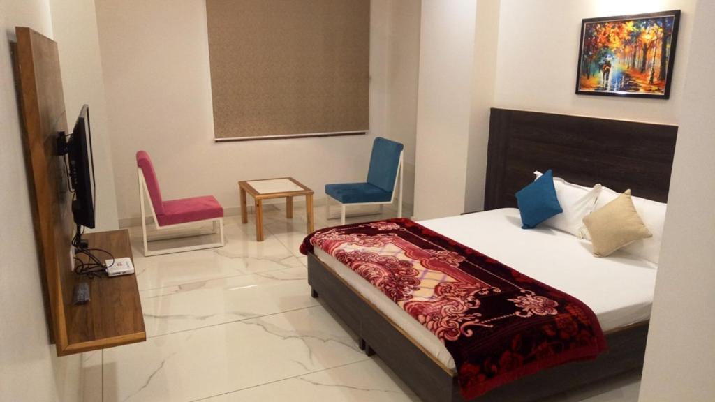 Alankrita Suites & Party Halls มีรัท ภายนอก รูปภาพ