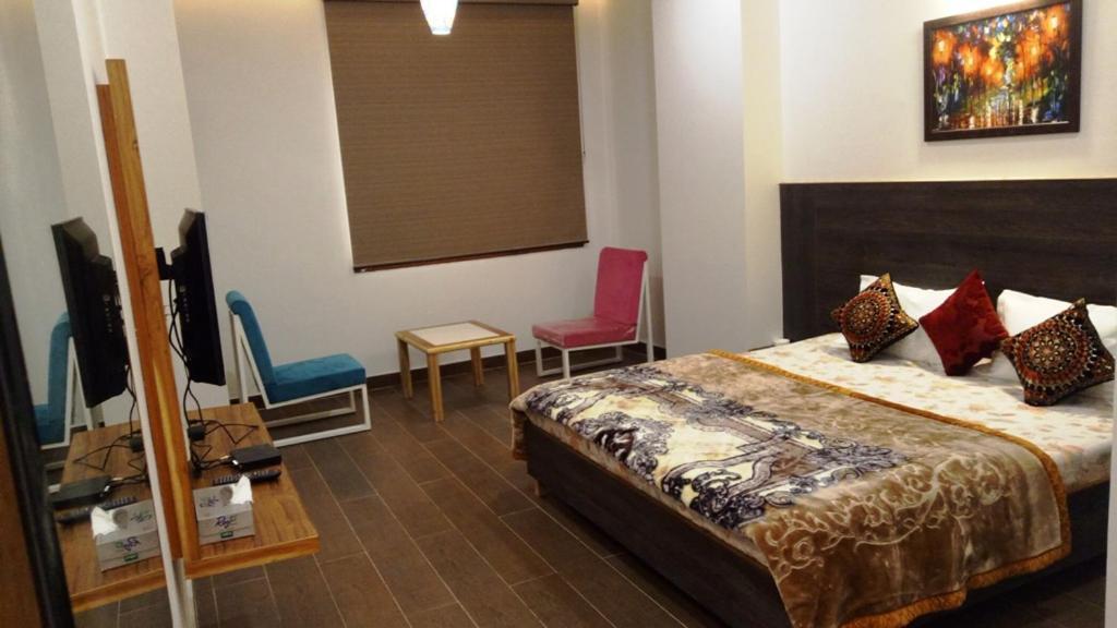 Alankrita Suites & Party Halls มีรัท ภายนอก รูปภาพ