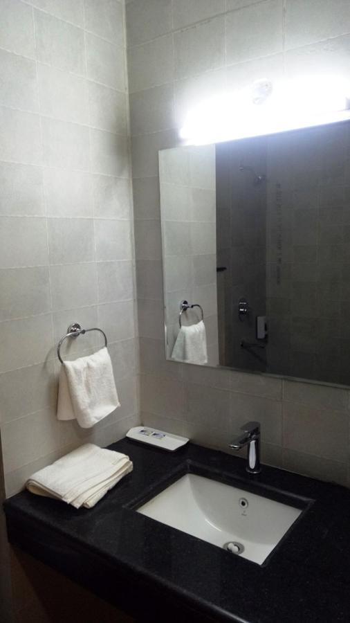 Alankrita Suites & Party Halls มีรัท ภายนอก รูปภาพ